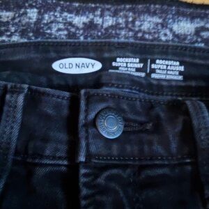 Old Navy Rockstar Super Skinny Jeans in Black